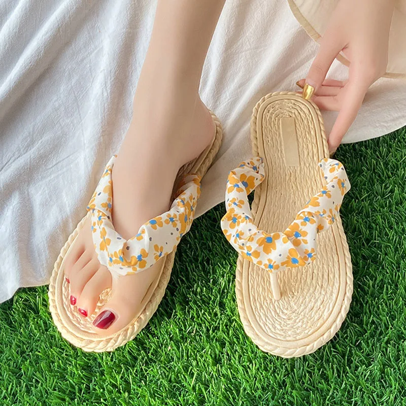 

Summer Women Flip-flops Sweet Flower Pleated Clip-toes Slippers Pantuflas De Mujer Travel Beach Flip Flops Flat Home Slippers