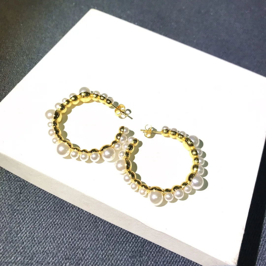 

European and American popular round simple pearl earrings
