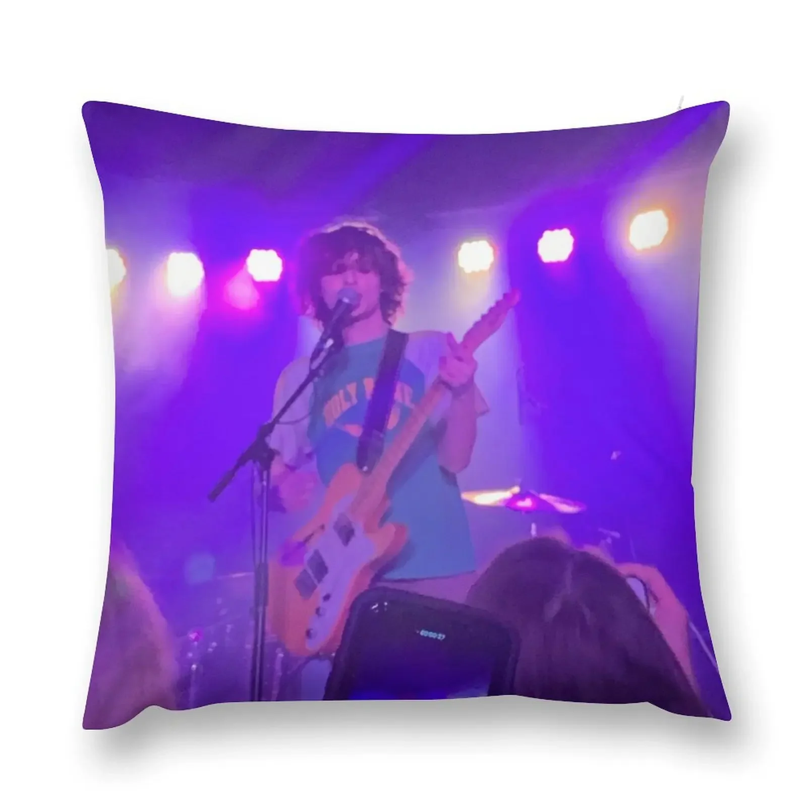 Декоративная подушка Finn Wolfhard на заказ декоративная для фото наволочка