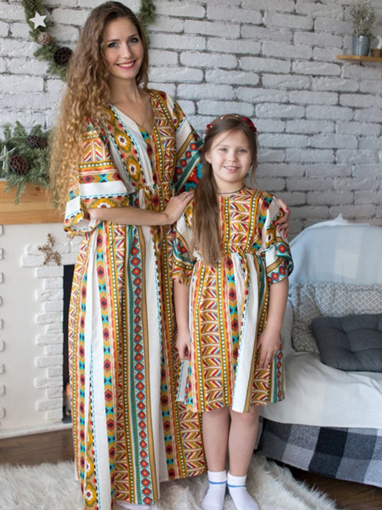 

Summer Family Look Mom And Me Dress Print V-neck Short Sleeve Long Dresses Family Matching Outfits Mother Daughter Dresses