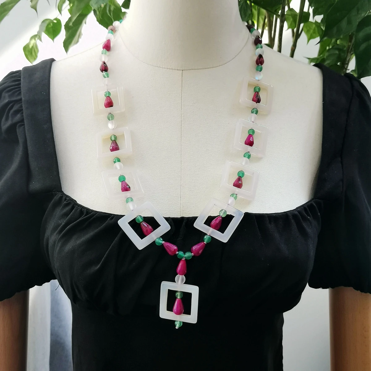 

Ожерелье Lii Ji из натурального камня разных цветов, Женское Ожерелье из белого, ярко-розового, зеленого агата, 64 см, акция, распродажа, ювелирн...