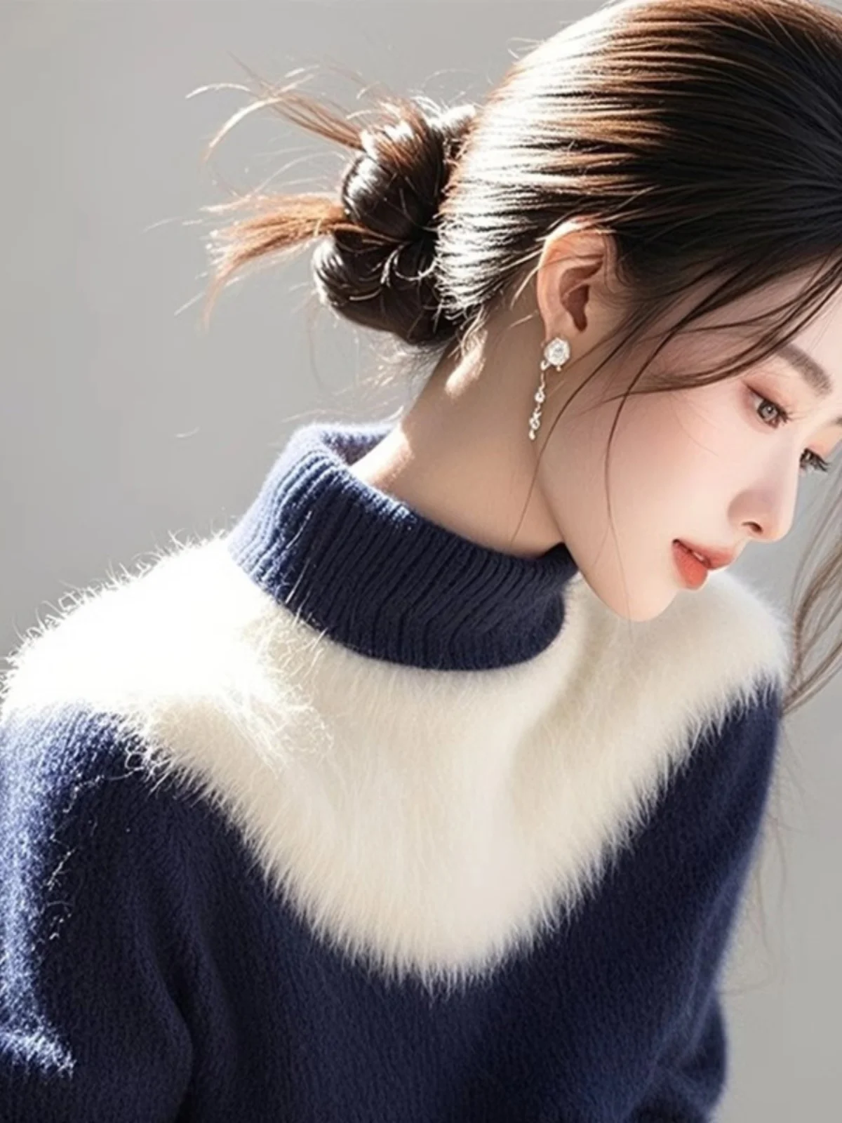 Super Nice Blue and White Contrast Color High Collar Thickened Sweater Women 2024 Winter Milk Huhu Soft Glutinous Mohair Knit...