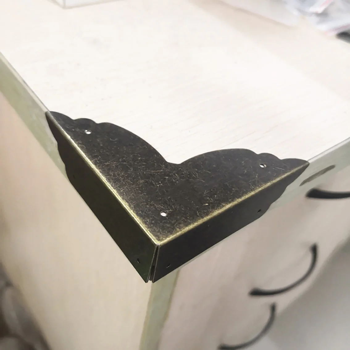 

2 шт., металлическая защитная накладка на углы стола, 70 мм