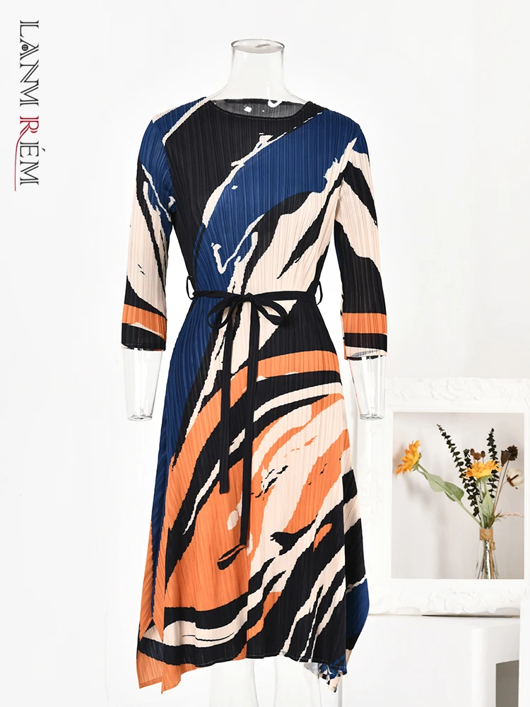 

LANMREM Printed Striped Pleated Dress For Women Contrast Color Round Neck Elegant Belt Geometric Dresses 2023 New 2DAa1019