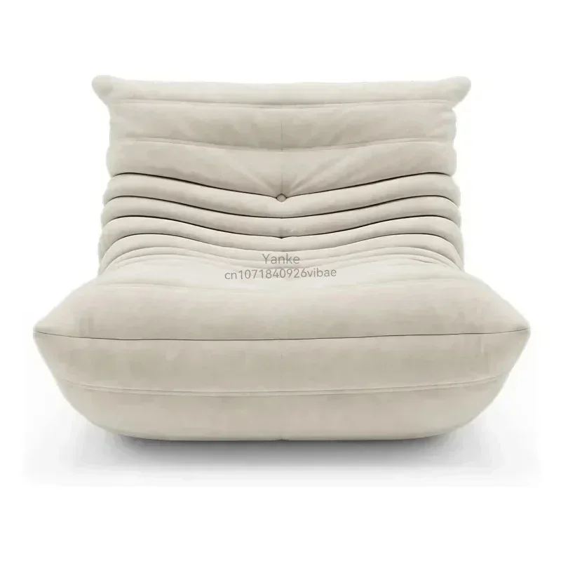 Кожаный диван в скандинавском стиле с котом и царапинами цвет ассортименте