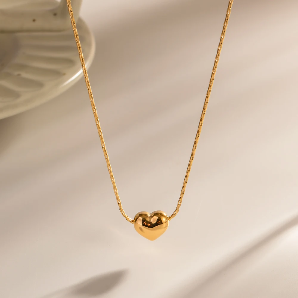 

18K Gold Heart Pendant Necklace For Women Creative Romantic Love Pendant Necklace Ladies Stainless Steel Necklace Jewelry Gift