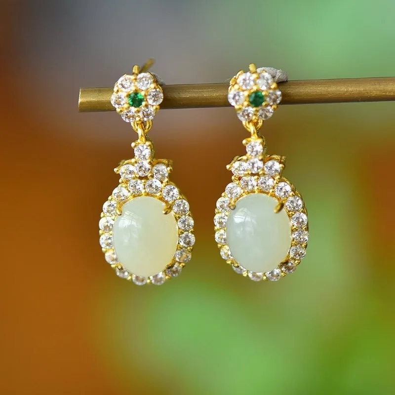 Женские серьги с белым нефритом инкрустированные