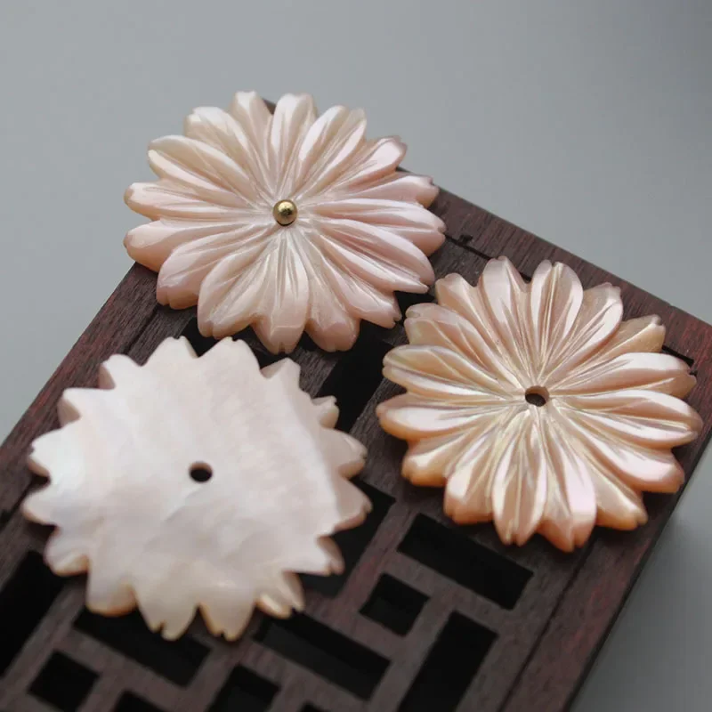 Розовые бусины из натурального перламутра цветок ромашки 5 шт.