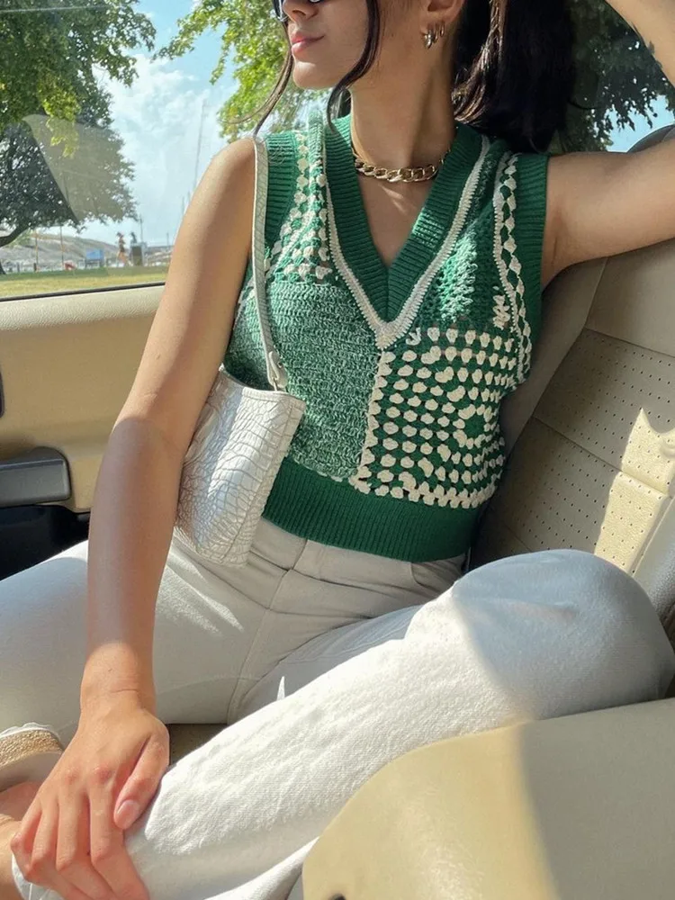 

2023 Spring and Summer New Fashion Hand Crocheted Women V-Neck Vest or Midi Skirt Set Lady Sleeveless Green Sweater Long Jupes
