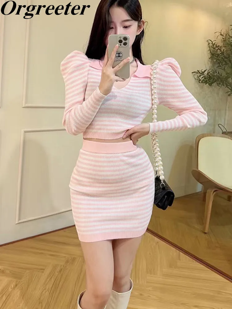 

Женский трикотажный комплект из двух предметов, розовый укороченный топ в полоску с рукавами-фонариками и V-образным вырезом и облегающий к...