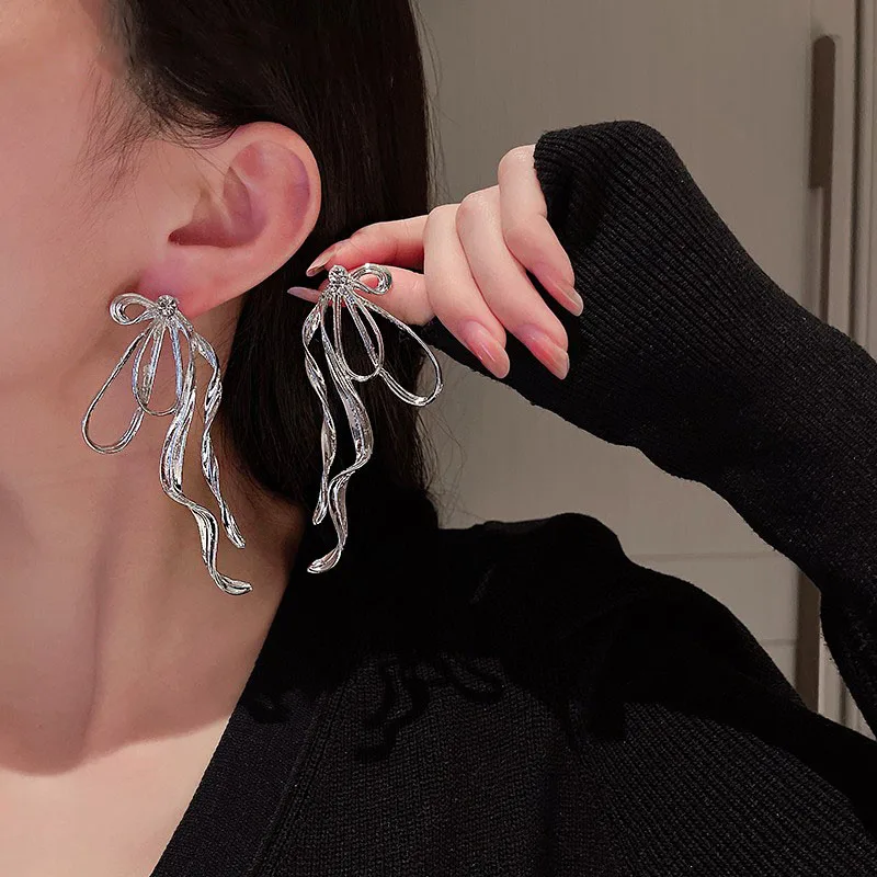 

2022 New Fashion Bow Earring South Korean Geometry Unique Metal Cool Wind Drop Creative Earrings Jewelry Party Gifts Wholesale