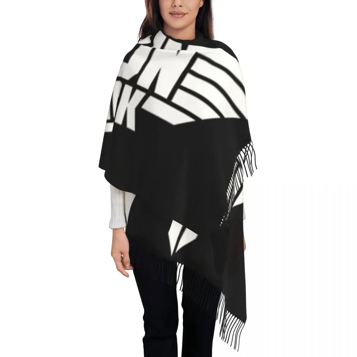 Женский зимний шарф с логотипом пистолета