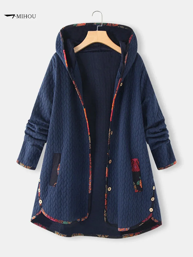 Рисунок 3 - Женская осенне-зимняя стеганая куртка с капюшоном