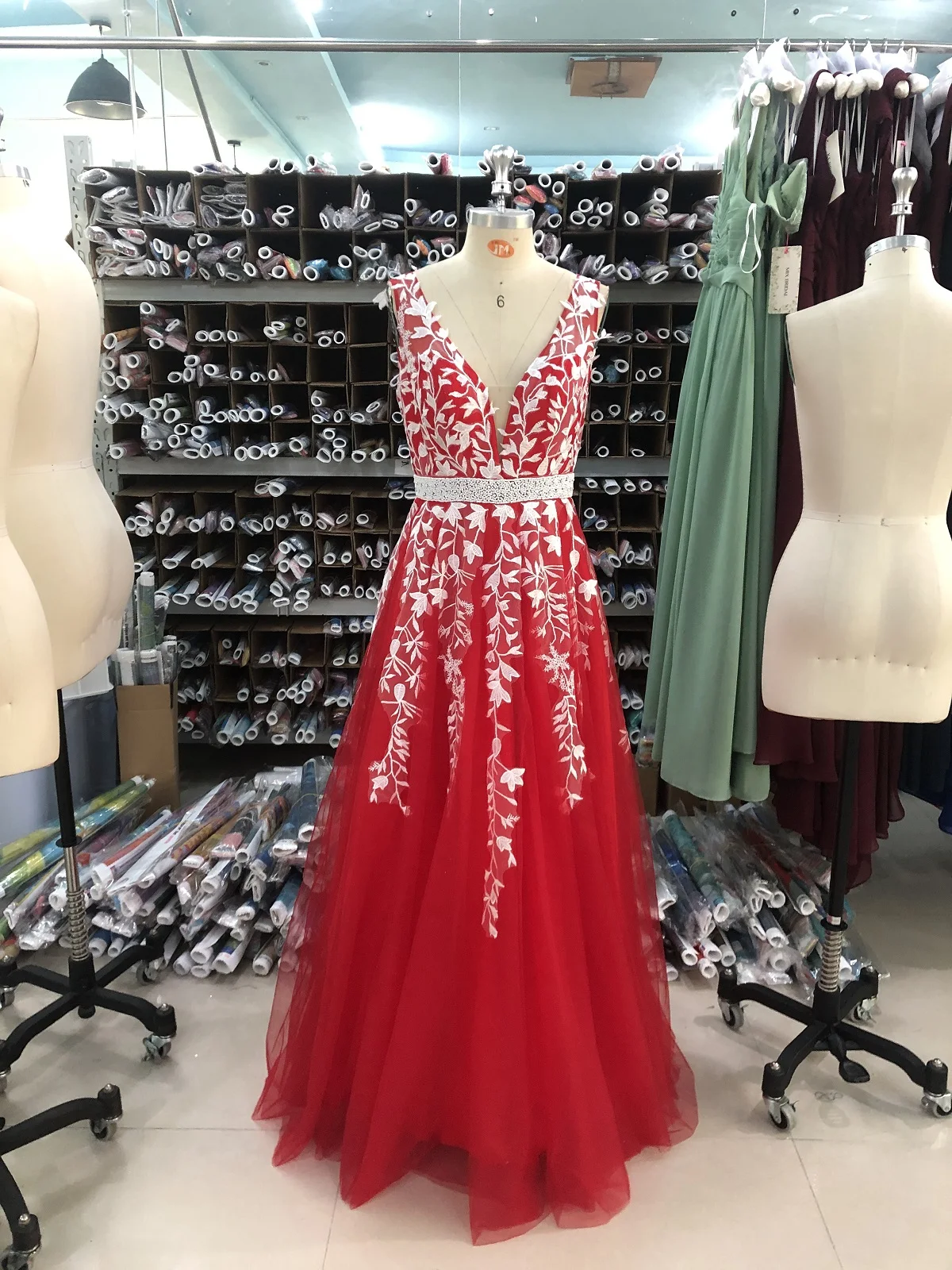 

Red White Lace Tulle Evening Dress 2023 New different color luckgirls pleated beaded long Customizable fashion Moncini Tailor
