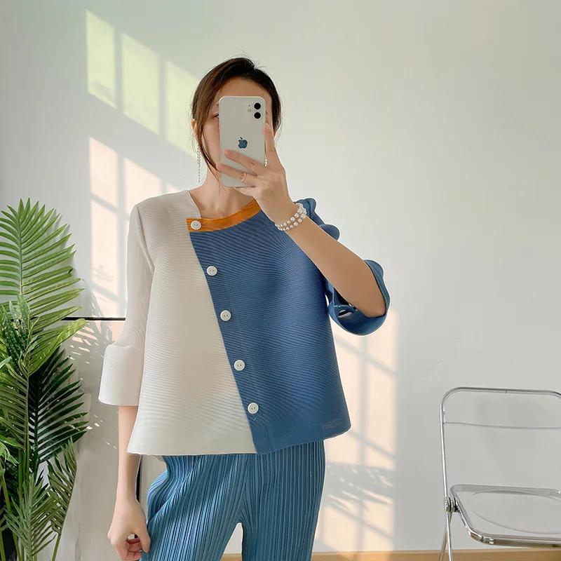 

Miyake pleated bell-sleeved top 2022 spring new short-sleeved pleated loose round neck top t-shirt women