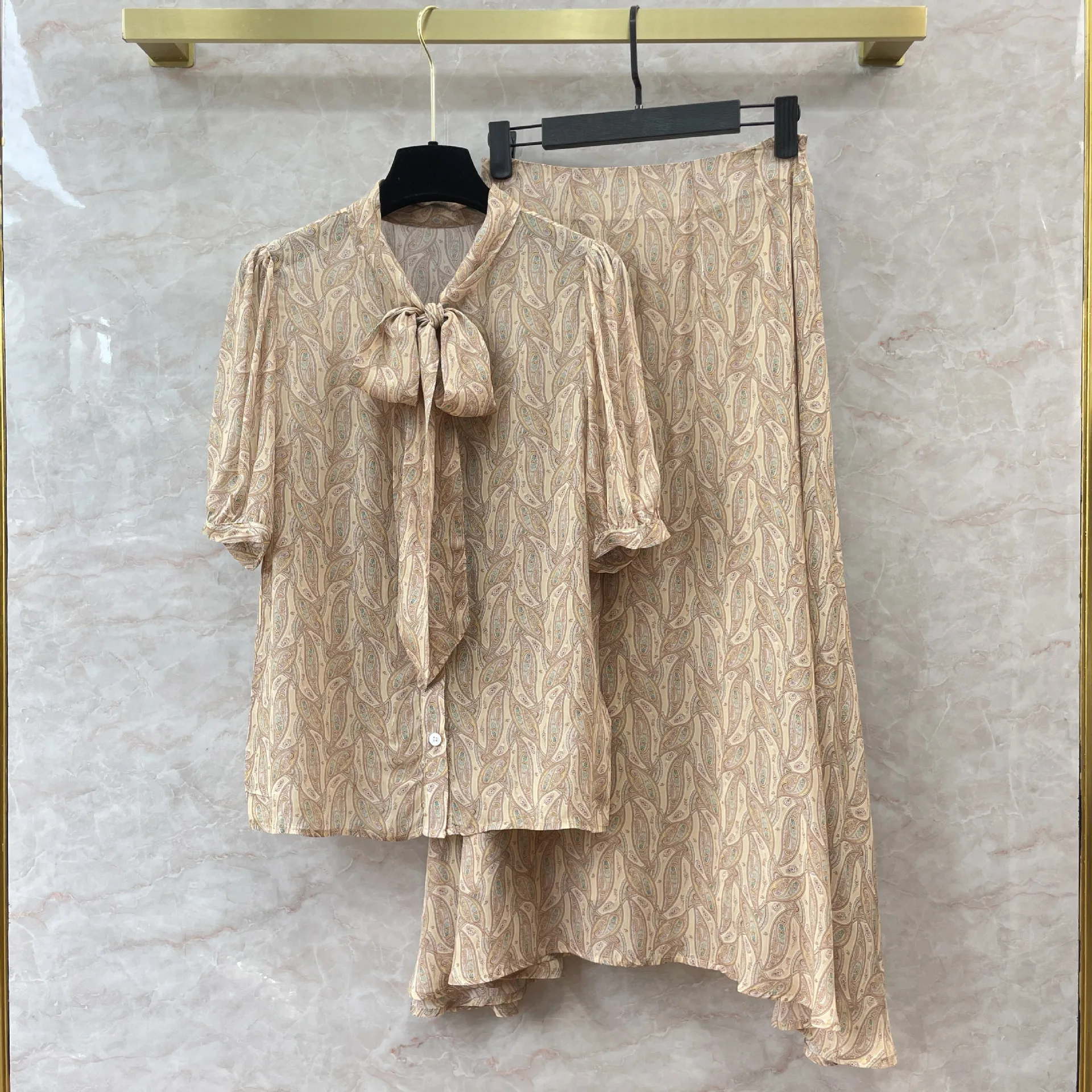 

Heavy Industry Printed Ribbon Bow Neck Short Sleeve Shirt Women's Scarf Bubble Sleeve Shirt Printed Top