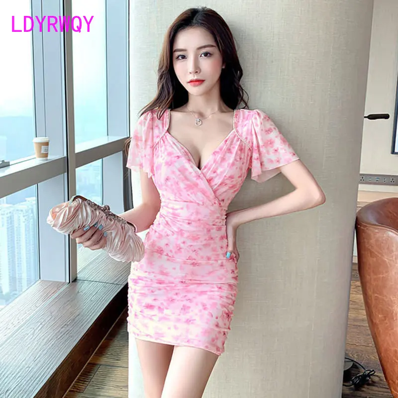 

V-neck sexy feminine print dress in summer new fashion slimming and buttocks wrapped in summer