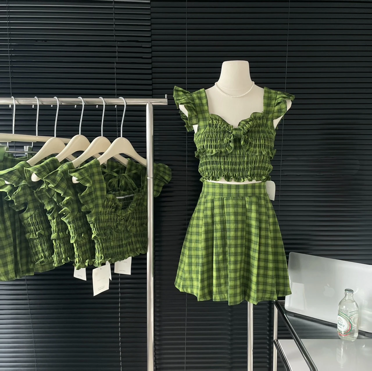 

3182 Summer Fashion Women's Green Plaid Set Slim Fit Lady Fresh Sweet Ruffle Sleeveless Vest Sexy Pleated Above Knee Skirt Suits