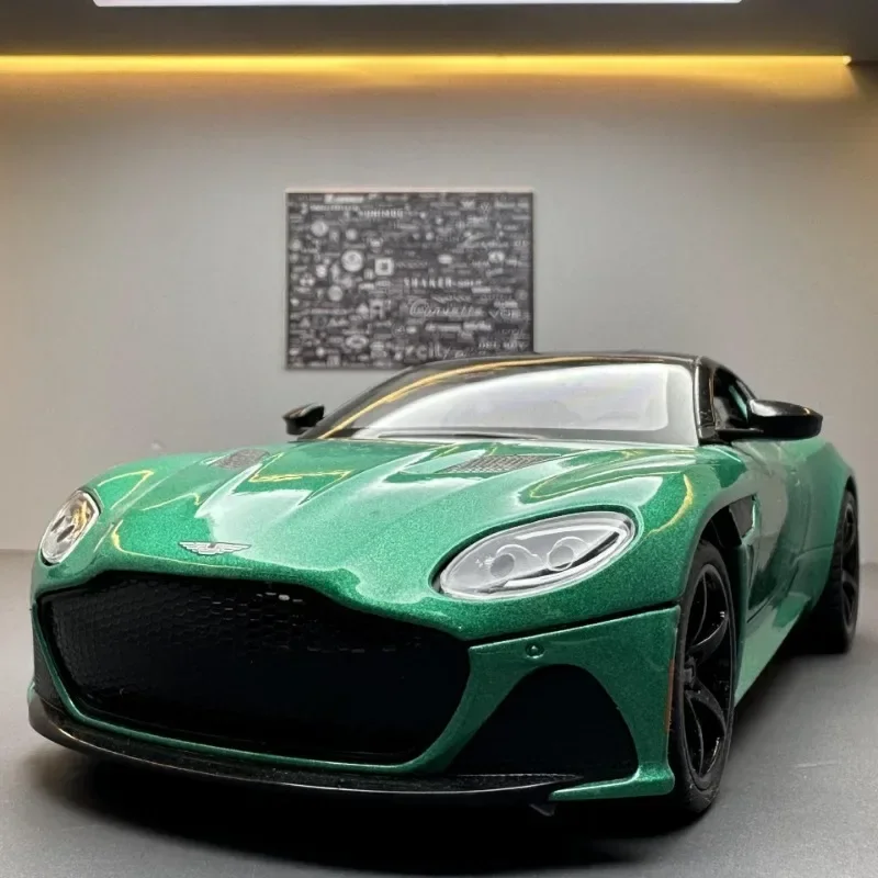 Модель автомобиля Aston Martin DBS Superlaggera из сплава в масштабе 1:22 литой металлический