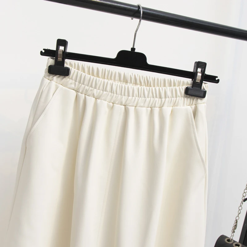 Юбка трапециевидная кофейная из экокожи с эластичным поясом и карманами |