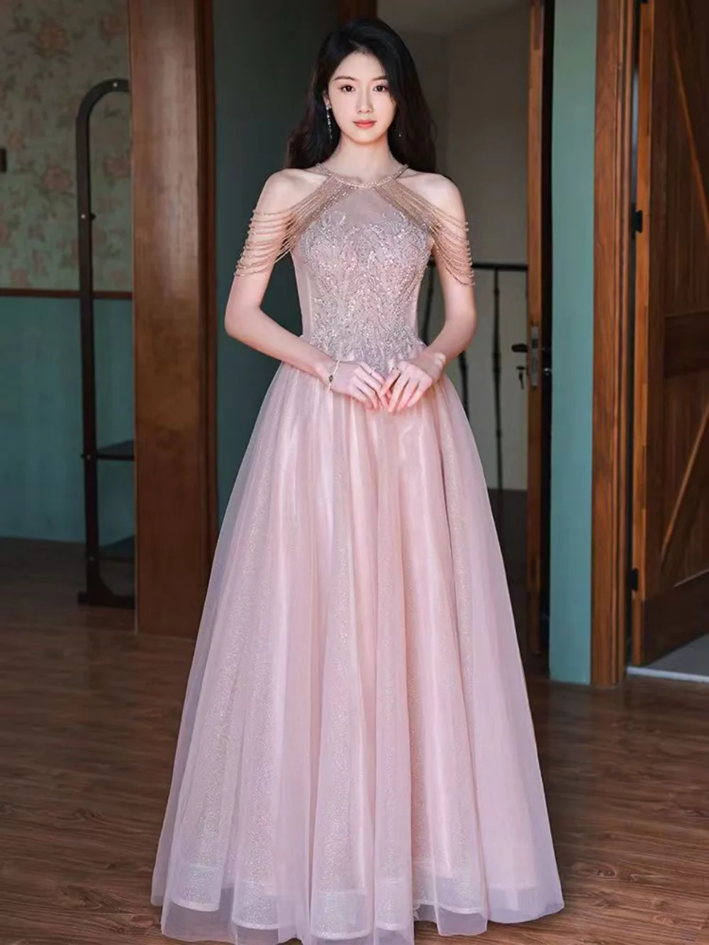 

Elegant Pink Celebrity Dress Sequins Beading Halter with Tassel Sleeve A Line Exquisite Lace Foam Prom Evening Gowns 2023 New