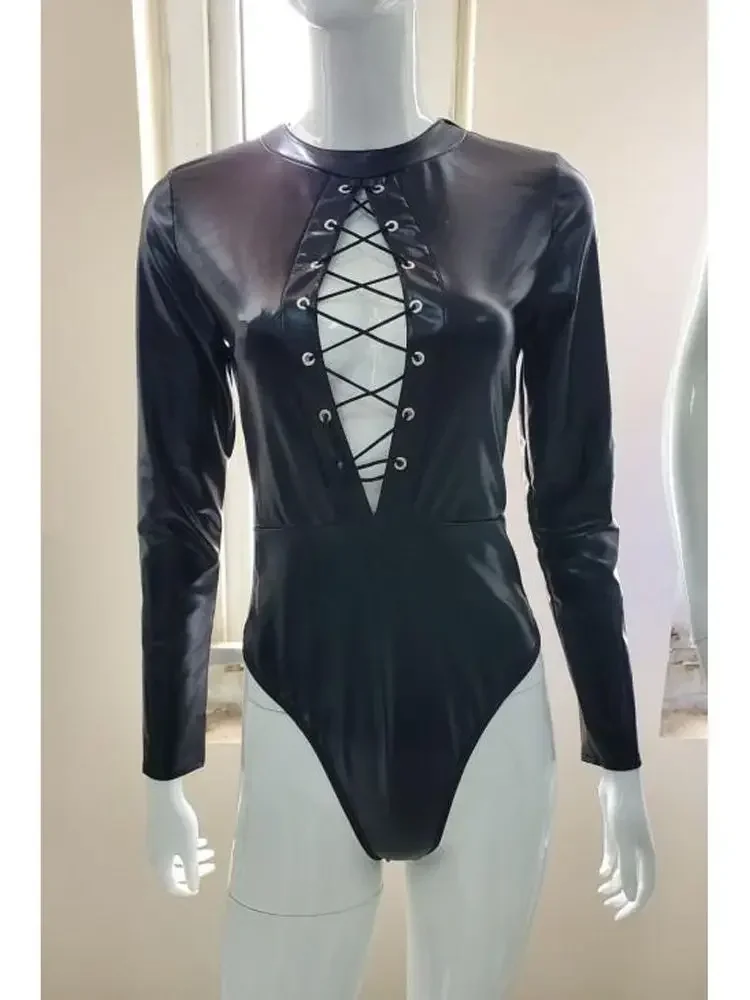 Бандажный комбинезон на шнуровке с открытой спиной и блестящей искусственной
