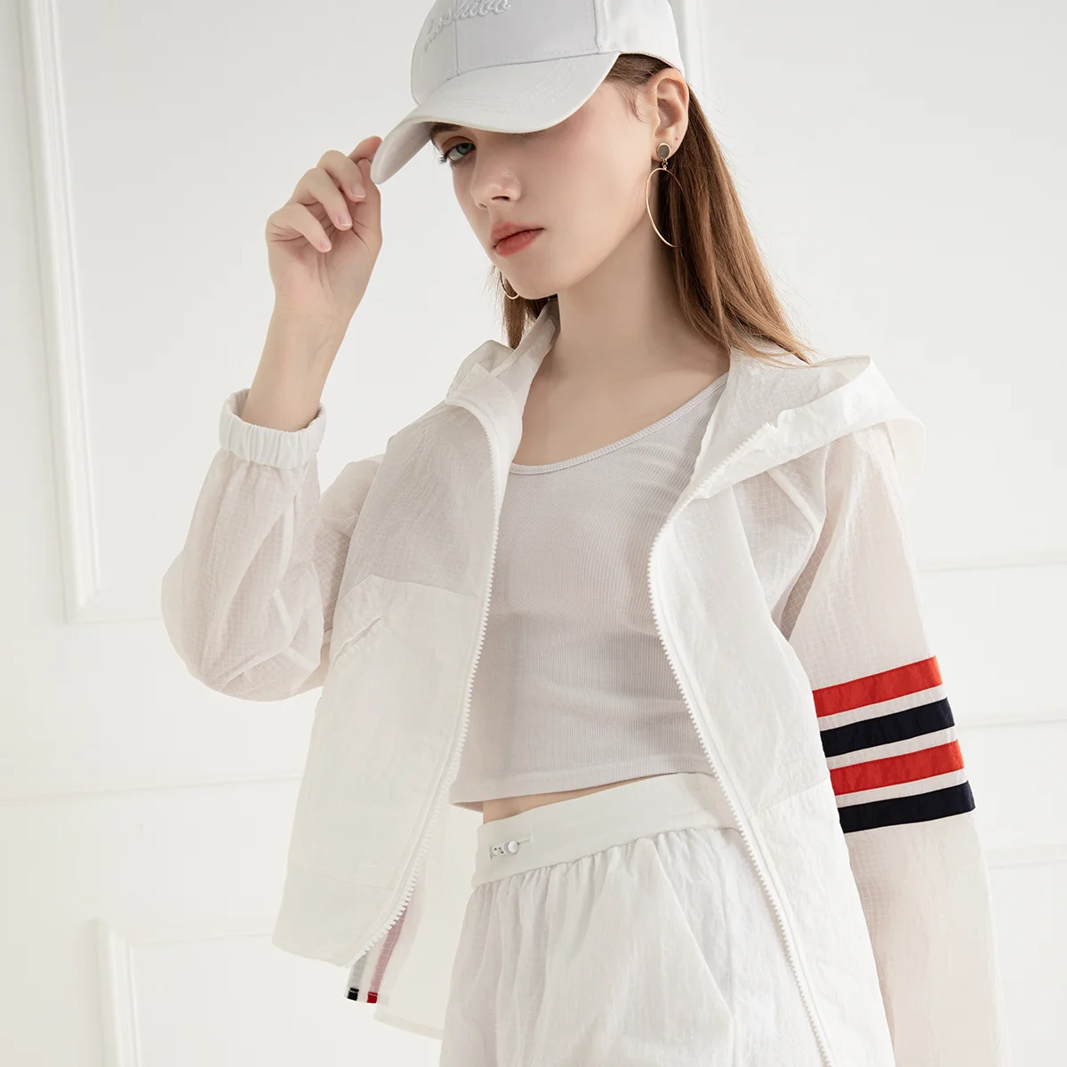 Женская свободная куртка с капюшоном