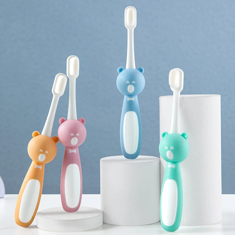 

Зубная щетка с мягкой щетиной и мультяшным медведем