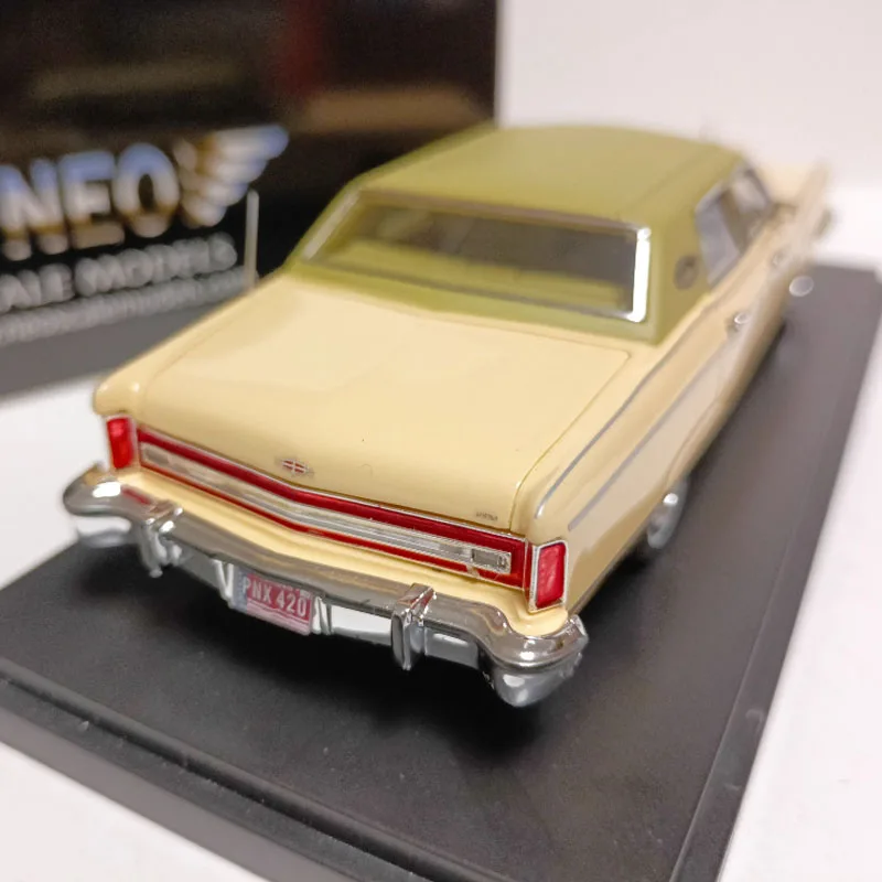 Оригинальная модель автомобиля Lincoln Town масштаб 1:43 игрушечного из смолы 1978