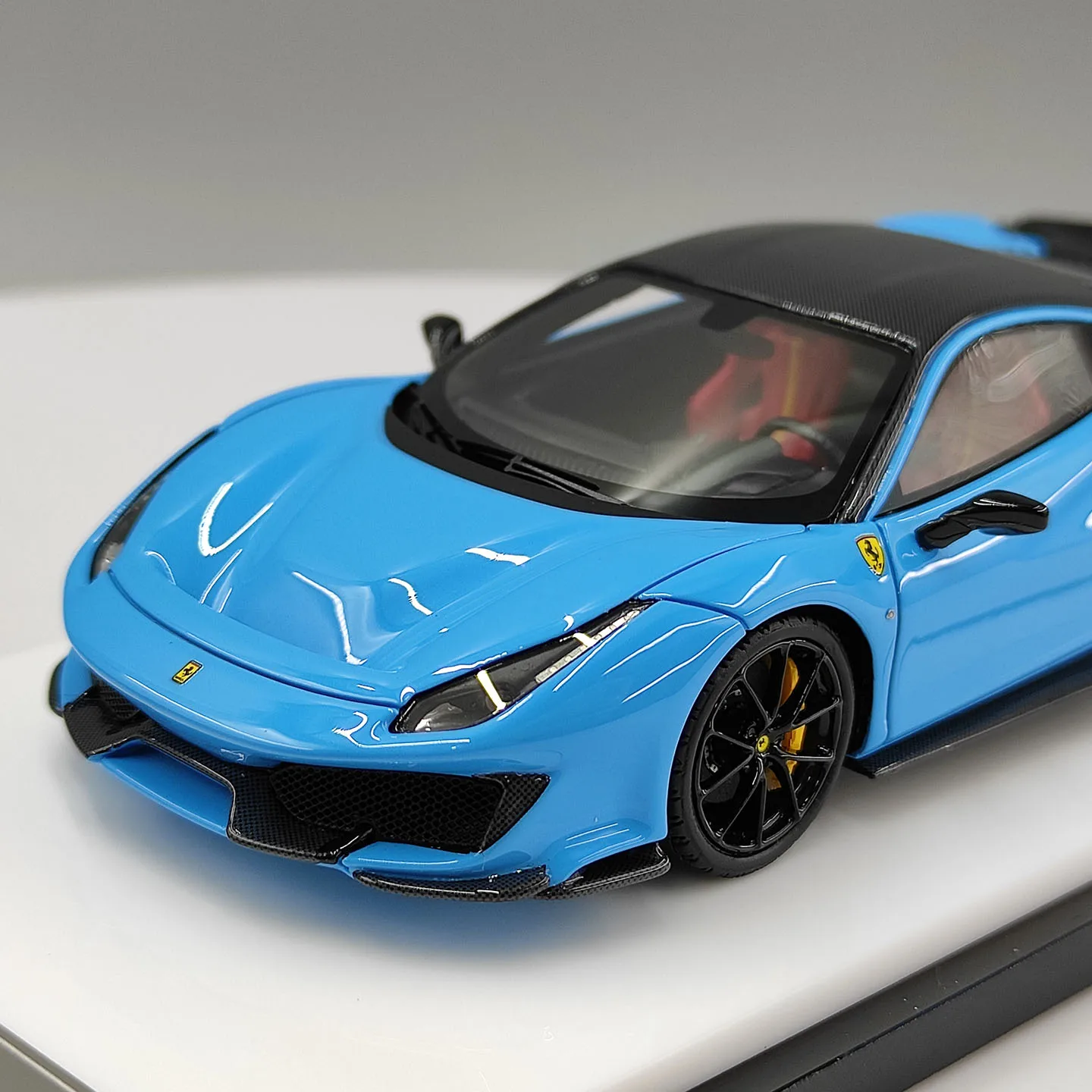 Фото Модель автомобиля JCM 1:43, синий суперкар Ferrari 488 из смолы, классические игрушечные машины, ностальгия, подарки для взрослых, сувенир, статичная модель для демонстрации. №2