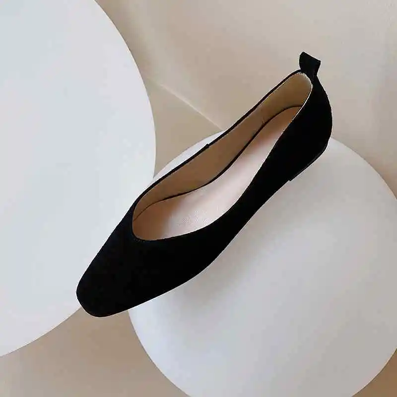 Женские кожаные туфли на плоской подошве с квадратным носком