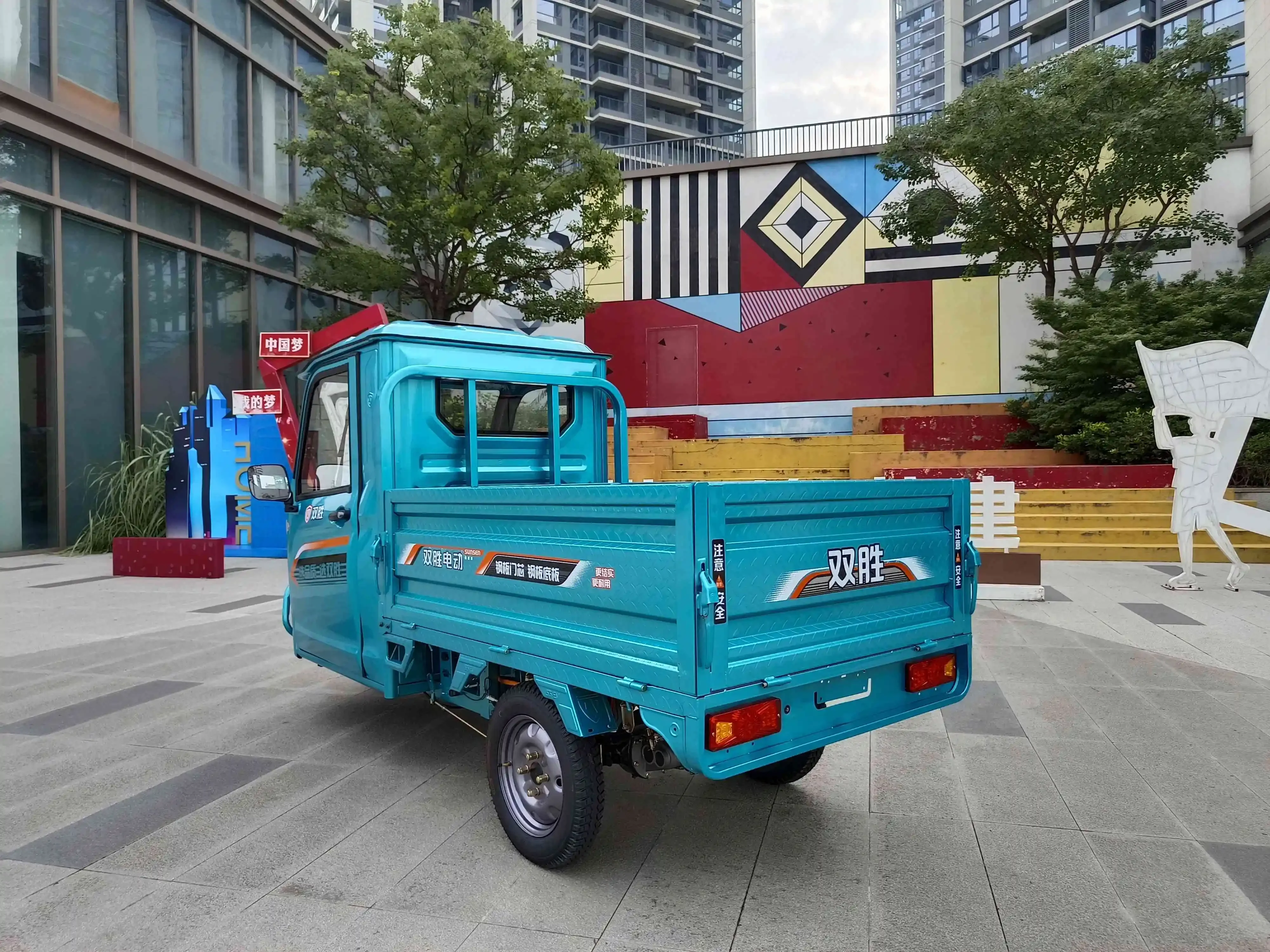 Трехколесный велосипед от производителя Электрический трехколесный скутер