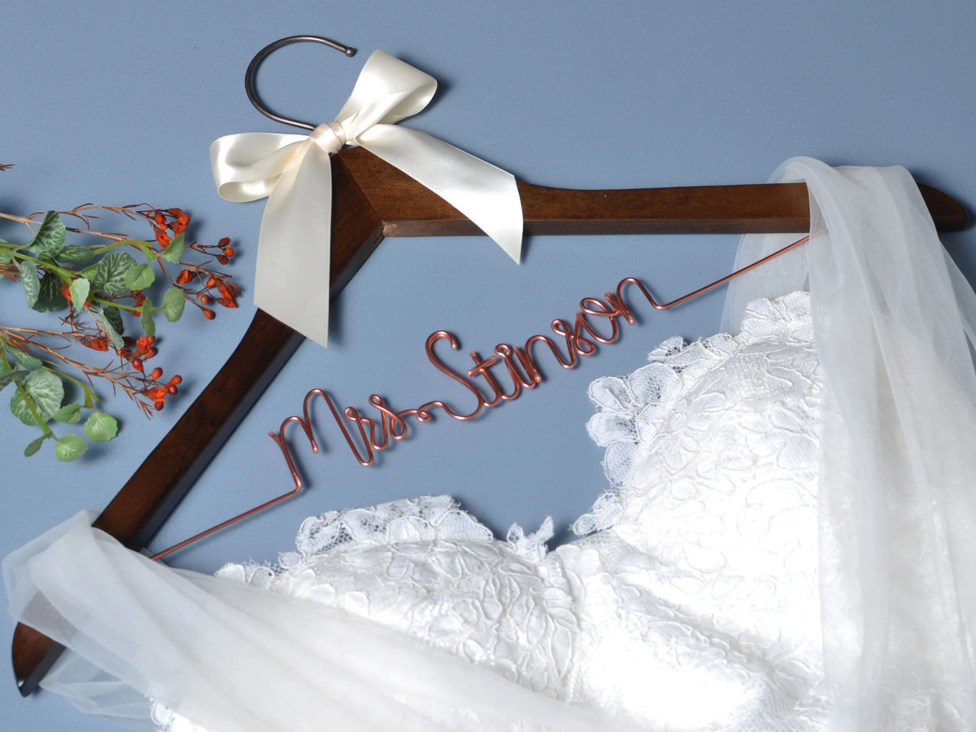 

Деревенский персонализированный пользовательский Свадебный вешалка для платья подружки невесты подарок для душа Свадебный бант Свадебна...