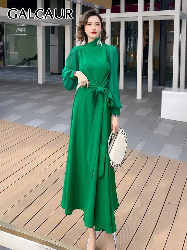 

Платье-миди свободного кроя с воротником-стойкой и рукавами-фонариками