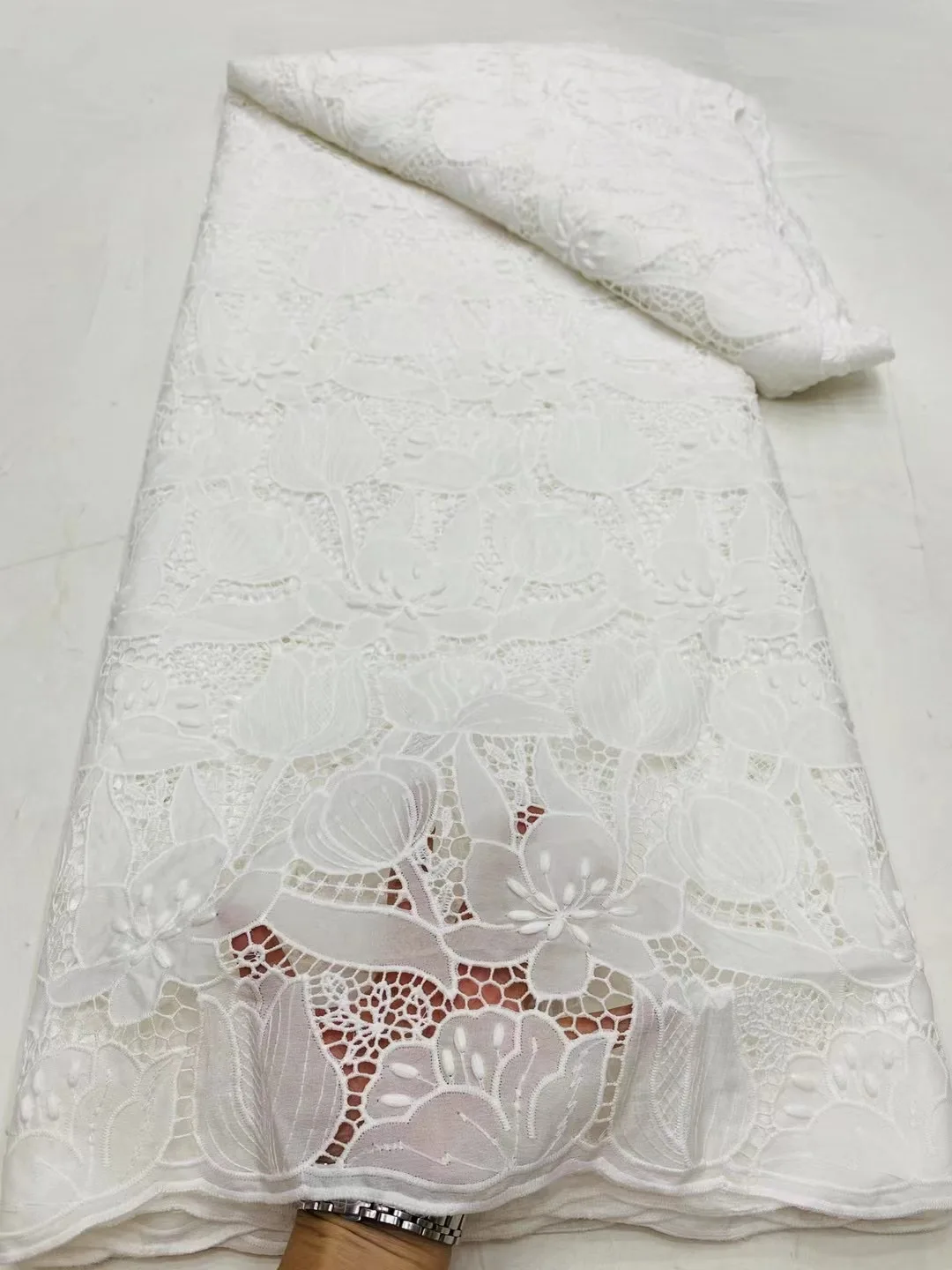 2024 белая превосходная нигерийская Водорастворимая Тюлевая кружевная ткань с
