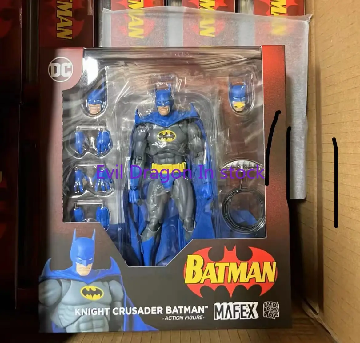 В наличии 100% оригинальная игрушка Medicom Mafex Knight Crusader Batman аниме Коллекционные