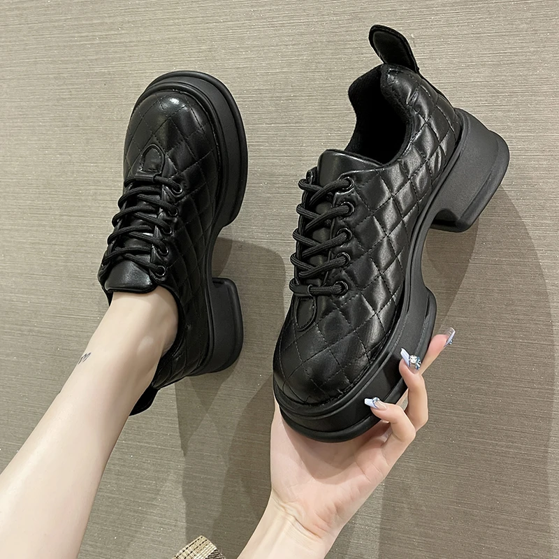 Женские повседневные кроссовки на платформе однотонные классические со