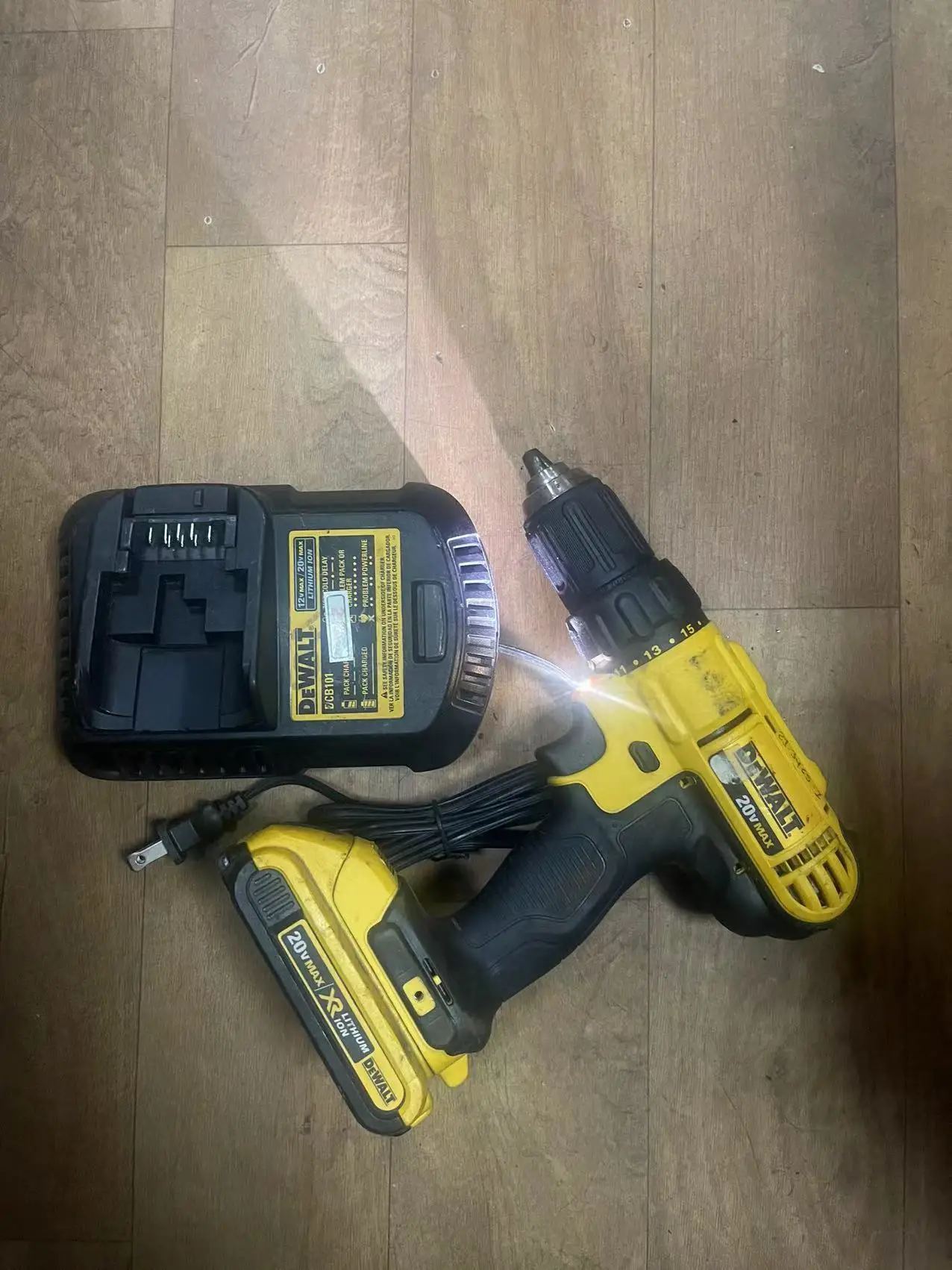 Dewalt DCD771B 20V MAX Cordless Lithium-Ion 1/2 inch Compact Drill Driver,WITH CHARGER AND ONE 2AMP BATTERY,SECOND HAND