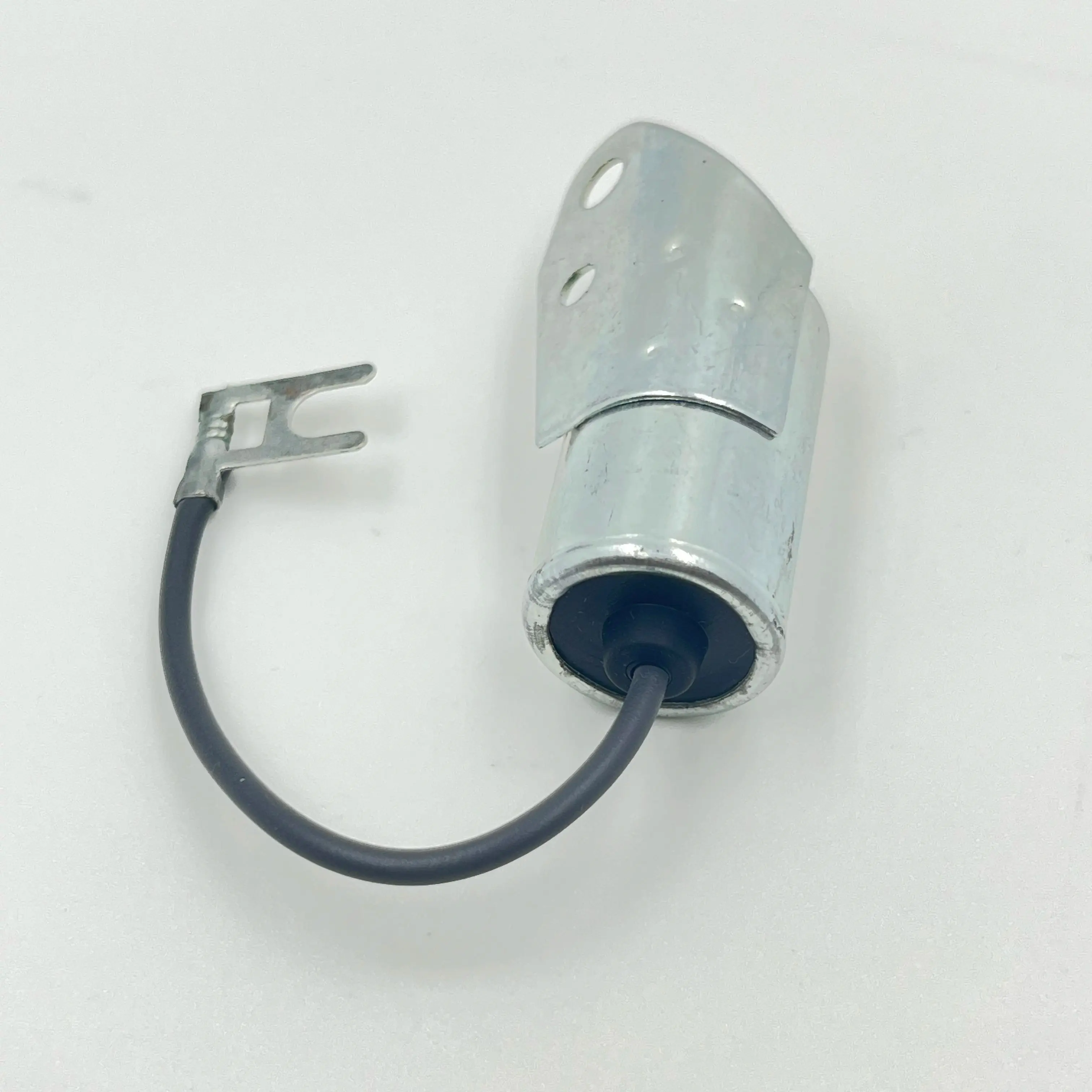 Конденсатор зажигания для двигателя Ford V8 E100 E200 E300 F100 F200 F300 OE B7A-12300A (B7A12300A) (art.: 3920d4ba911ea) - 3920d4ba911ea