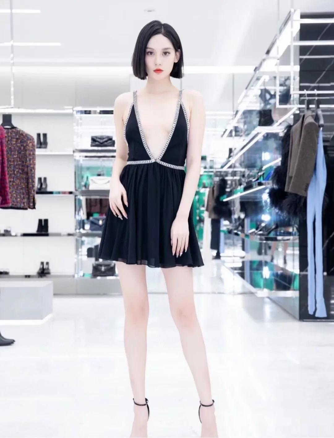 

Sexy Deep V-Neck Women's Strapless Diamond Beaded Sexy Short Black Dress 2023 New
