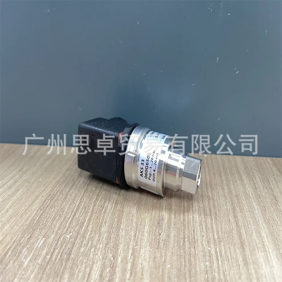 Фото Датчик давления DANFOSS AKS33 060G6505 №3