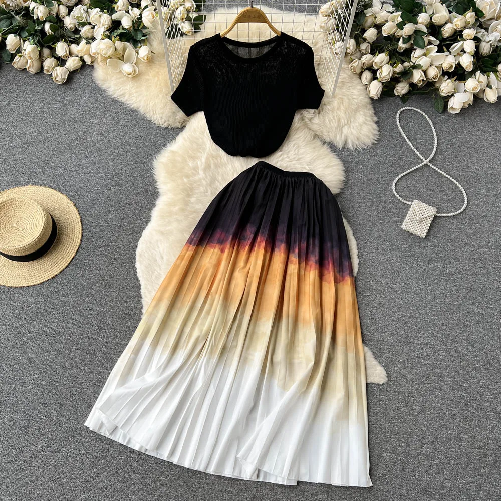 

Women's 2022 New Fashion Round Neck Short Sleeve T-Shirt Tops + Gradient High Waist Skirt Two Piece Sets F584