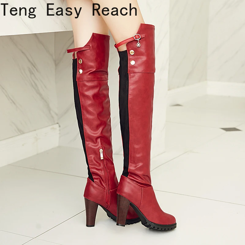 Женские сапоги выше колена на очень толстом каблуке со стразами и пряжкой