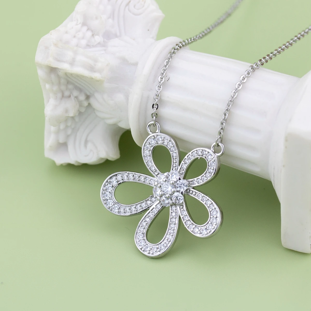 

Jewelry for Women Daintys Sweet Girls Christmas Gifts Female Necklace Silver Plated Aesthetic Creative Statement Fashion Jewelri