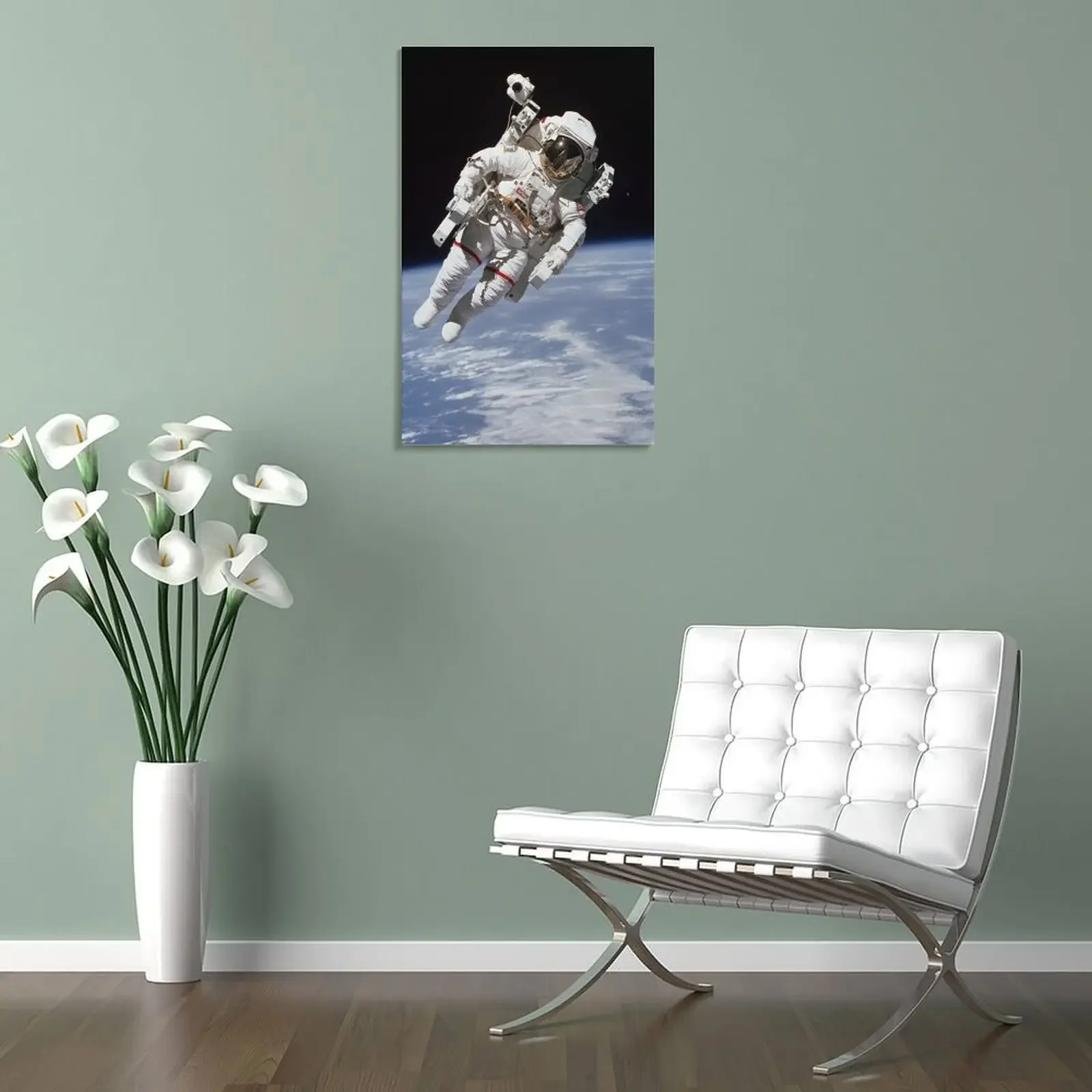 Астронавт Брюс Маккандерс на первом везде без привязанного космического