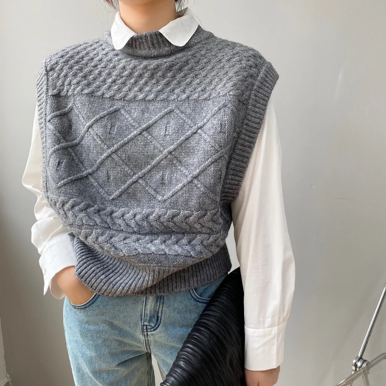 

Autumn and winter women's casual solid color loose twist thick knitted vest