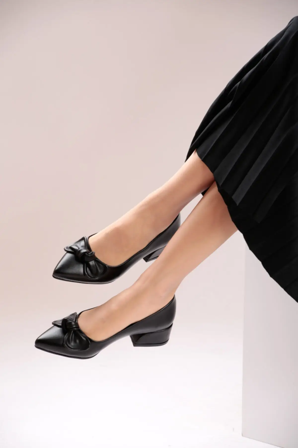 

Black skin binding bow classic women shoes short heel B722261