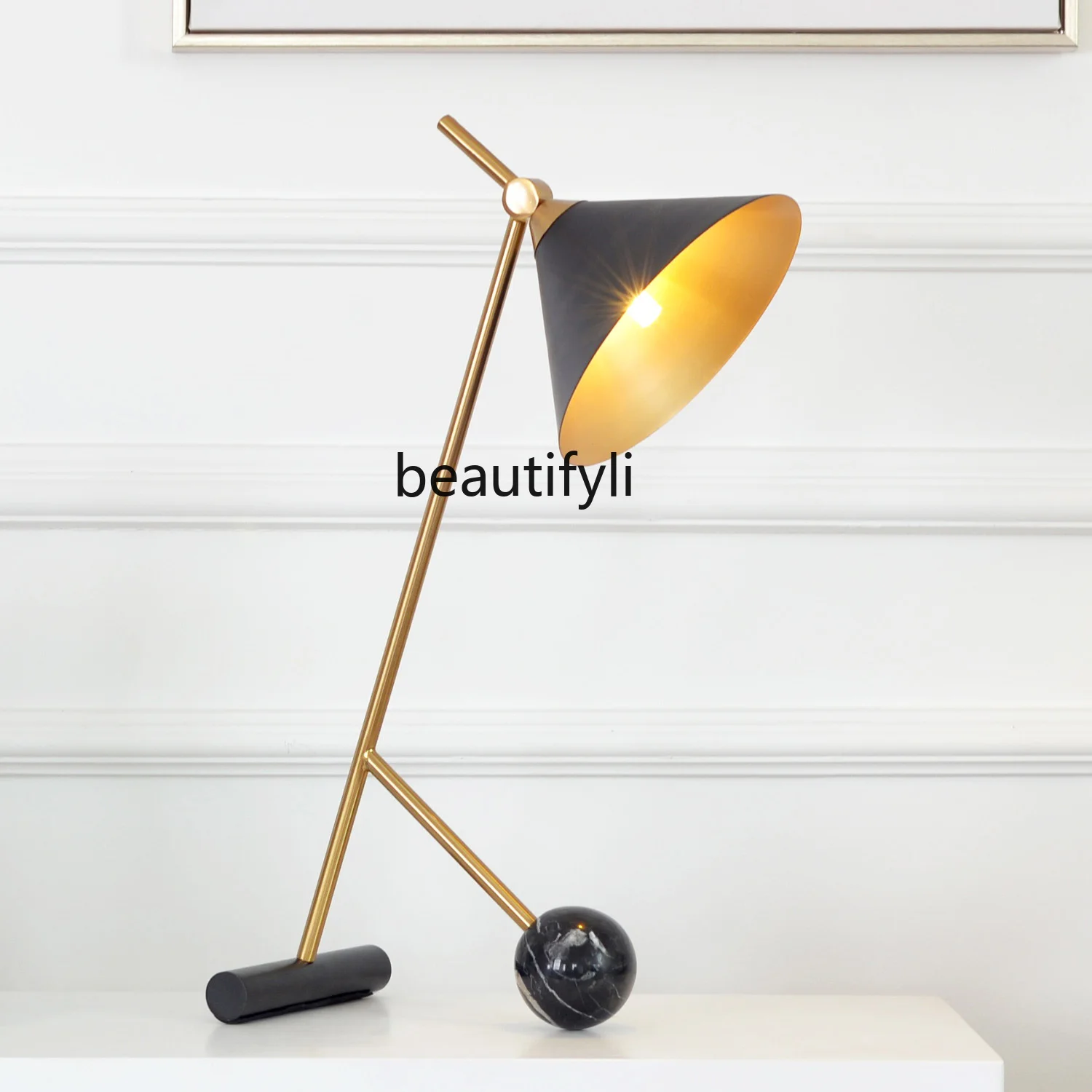 

yj Post-Modern Golden Light Luxury Desk Lamp Creative Modern and Simple Study Desk Lamp Bedroom Bedside Lamp