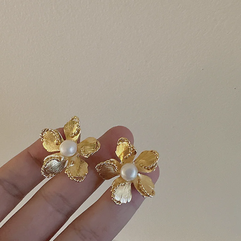 

Minar Hyperbole Gold Color Metal Flower Petal Big Earring for Women Simulated Pearl Drop Dangle Earrings Casual Party Jewelry