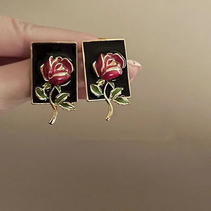 

2023 New Oil Drop Square Earrings Vintage Stereoscopic Rose Flowers Earrings Floral Personalized Feminine Accessories Jewelry